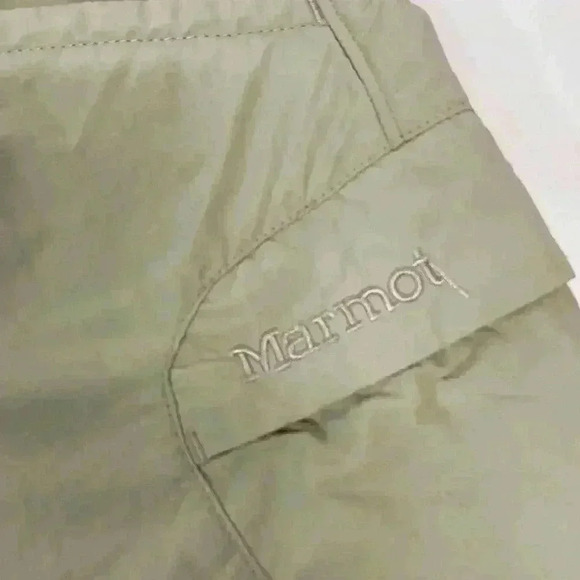 Marmot Khaki shorts size 4 button and drawstring on the inside - Picture 5 of 9